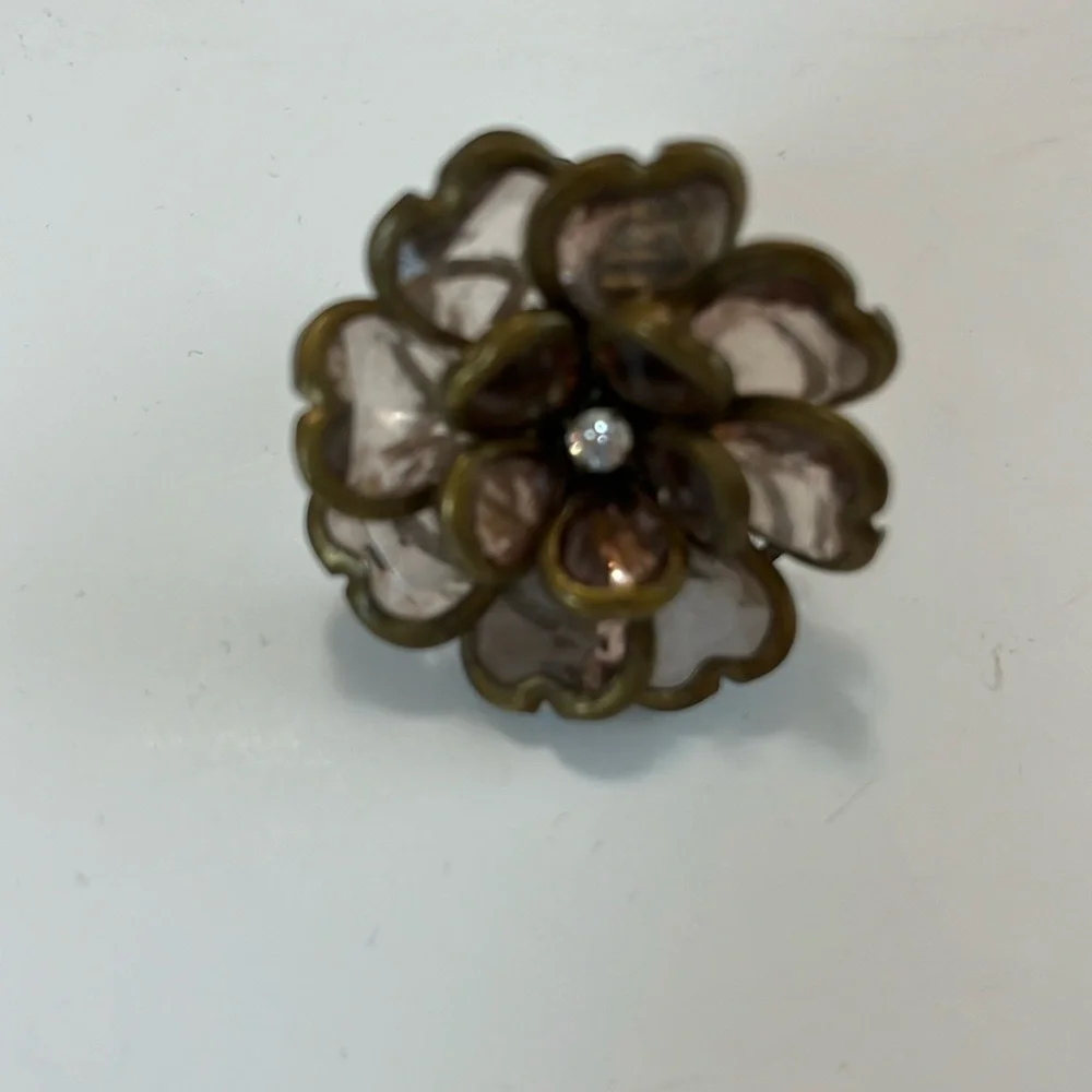 Vintage flower petal ring stretchy band center rhinestone costume jewelry fun